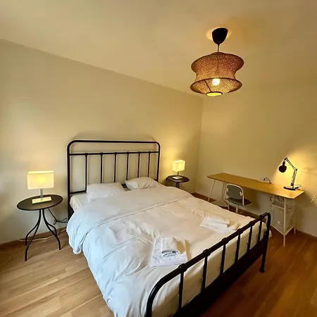 With Balcony, 26 Min To Center Διαμέρισμα