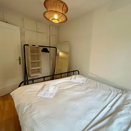 With Balcony, 26 Min To Center Apartman