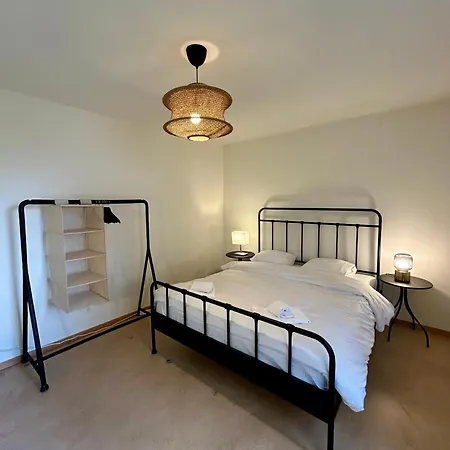 Apartman With Balcony, 26 Min To Center